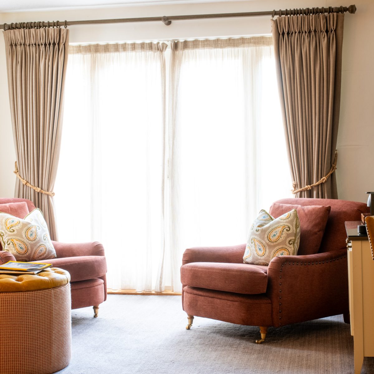 Courtyard Room double bed with table lamp